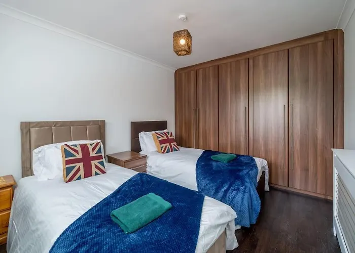 Gorgeous House, 5 Beds, Amazing Transport Links